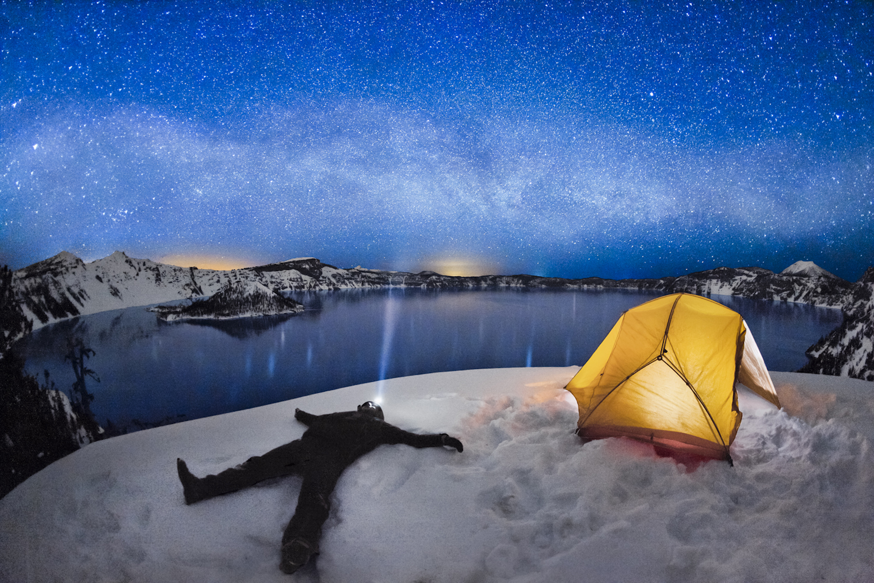 Туры звездное небо. Палатка ночью. Палатка под звездным небом. Палатка в горах ночью. Палатка на фоне звездного неба.