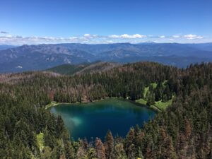 View over Twin Lakes in Umpqua National Forest