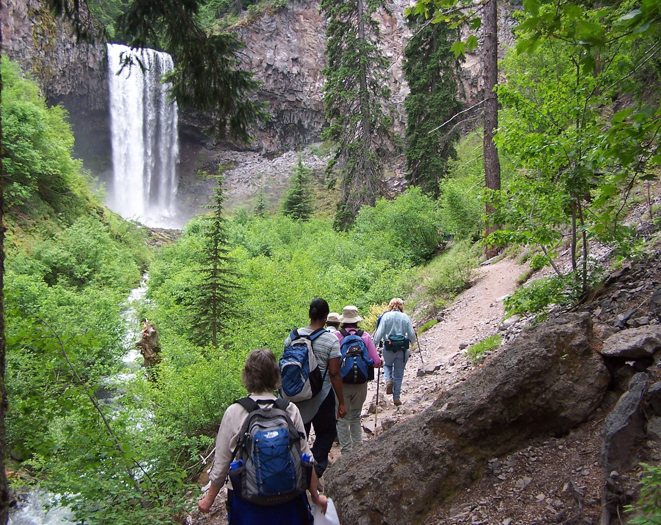 Tamanawas Falls hikers