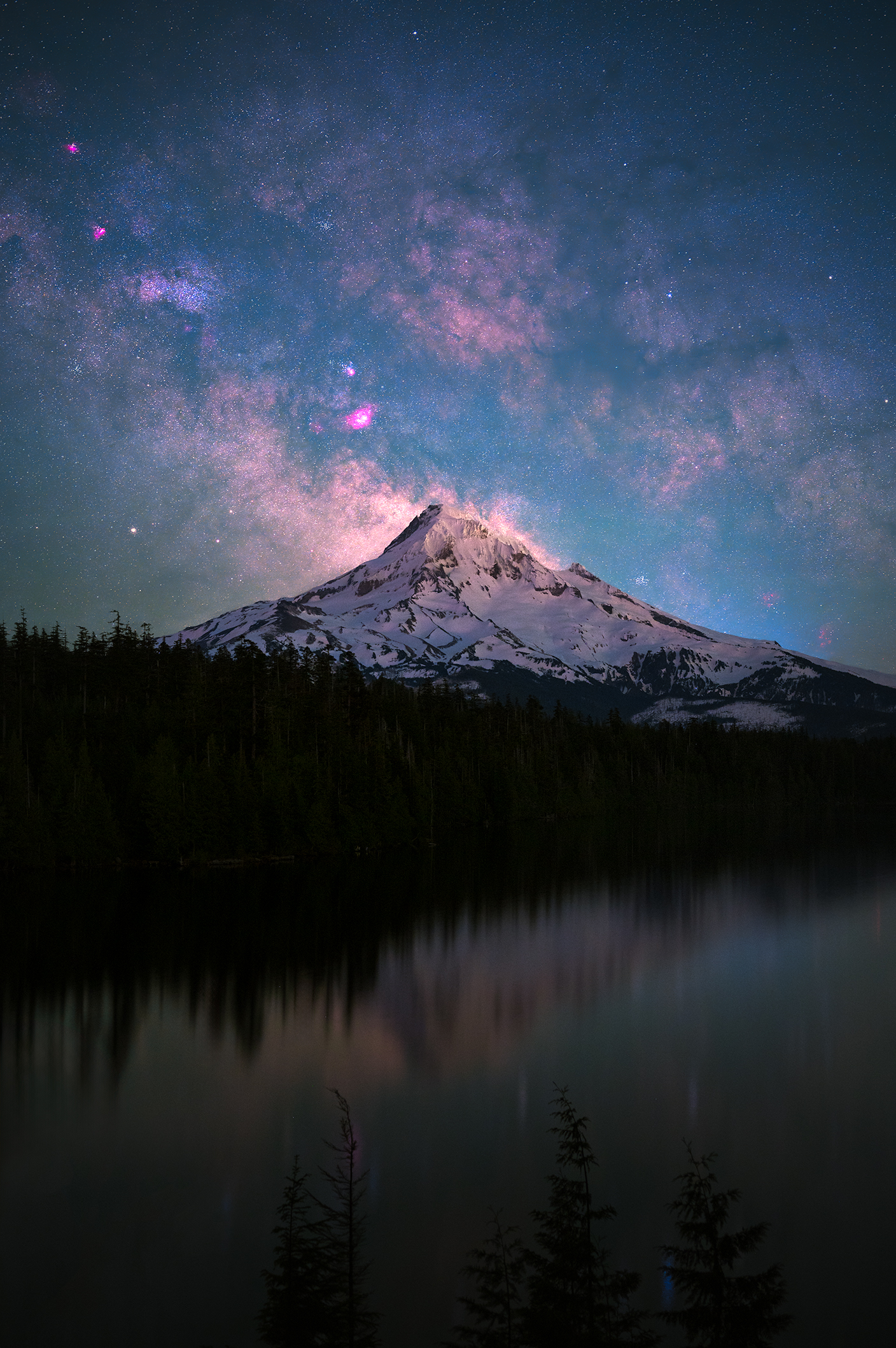 The Milky Way over Mount Hood in brilliant purples and blues